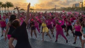 Em alusão ao Outubro Rosa, Selaj em Ação reúne centenas de pessoas no Marco dos Corais
