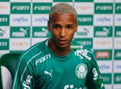Deyverson pede desculpas à torcida, mas alerta: 'Posso cometer outro erro'