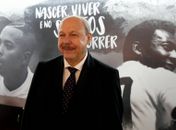 Peres terá de se defender de uma enorme pressão da oposição (Foto: Pedro Ernesto Guerra Azevedo/Santos)