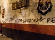 Torcedores do Flamengo picham muro em protesto após goleada sofrida para o Atlético-MG