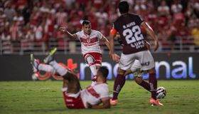 CRB empata com a Ferroviária e frustra a torcida no Estádio Rei Pelé

