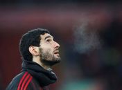 Fellaini anuncia que testou positivo para coronavírus