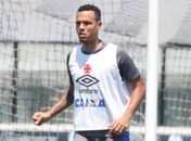 Luis Fabiano retoma rotina mais de 40 dias após cirurgia, mas retorno ao Vasco ainda é incerto