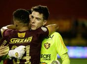 Luan Polli fecha melhor ano da carreira entre os goleiros com mais defesas na Série A