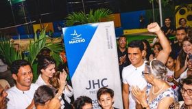 JHC entrega praça no José Tenório e amplia espaços de convivência social em Maceió