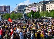 Suecos fazem manifestação em Estocolmo em apoio a Durmaz após ataques racistas