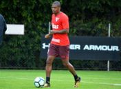 Com dor, mas sem lesão: entenda o novo problema físico de Maicosuel