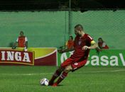Zagueiro Guilherme Mattis em ação pelo CRB
