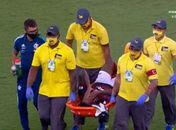 Gerson sofre entorse, é substituído de maca e preocupa Flamengo; Diego também lesiona
