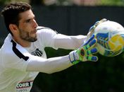 Presidente do Santos revela interesse de Flamengo e São Paulo no goleiro Vanderlei
