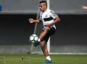 No Brasil, agente de Hernández negocia saída do atacante do Santos