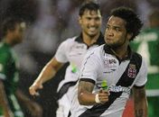 Após vitória, Carlos Alberto manda recado em vídeo para a torcida: 'Vasco classificado'
