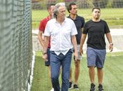 Coronavírus: Jorge Jesus volta para Portugal após Flamengo suspender treinos