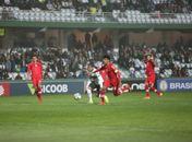 Em jogo com expulsões, CRB vence o Coritiba fora de casa e entra no G4 da Série B