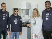 Bruno Brigido visita parceiro do Feirense por conscientização sobre o câncer de mama