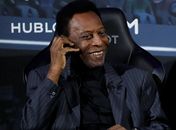 Pelé passa por nova baterias de exames em Paris