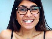 Ex-atriz pornô vai à partida e ironiza jogador: 'Caiu mais que eu fiz em 2014'