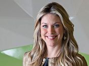 Renata Fan comemora renovação de Denilson e brinca com novo visual: 'Feio, bem feio'