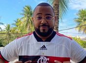 Celebridades postam foto e mostram detalhes de novo uniforme do Flamengo; lançamento será dia 14