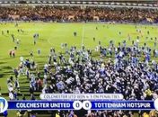 Time da quarta divisão elimina Tottenham e torcida invade gramado na Inglaterra
