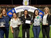 Mulheres no comando: FAF homenageia árbitra Edina Alves Batista
