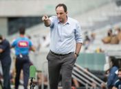 Apesar das cobranças, Flamengo descarta 'tampão' e segue com Ceni