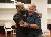 Zico imagina parceria com Gabigol no Flamengo e o compara com Ronaldo
