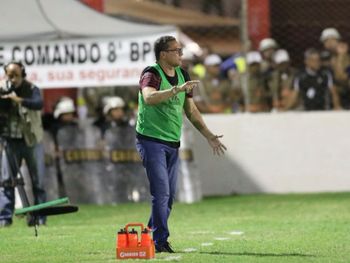 Vanderlei Luxemburgo fugiu da festa após conquistar título pelo Sport (Foto: Aldo Carneiro / PE Press)