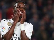 Vinícius Jr. faz novo teste de Covid-19 após erro