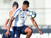 Jô retornou aos treinamentos neste domingo (Foto: DJALMA VASSÃO / Gazeta Press)