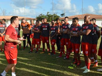 Doriva conversa com elenco regatiano