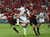 Maxi López provoca o Flamengo na Internet: 'Provamos ser o maior do Rio'