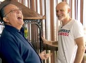 Galvão Bueno cai na risada ao ouvir 'sai que é sua, Taffarel' de papagaio do ex-goleiro