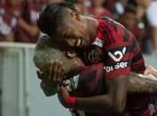 Diego Alves pega dois pênaltis e Flamengo goleia o Vasco