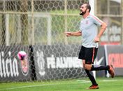 “Meio gol”, passes e até marcação: Danilo impressiona em jogo-treino