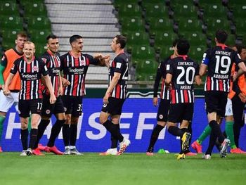 Frankfurt marcou todos os gols no segundo tempo do jogo