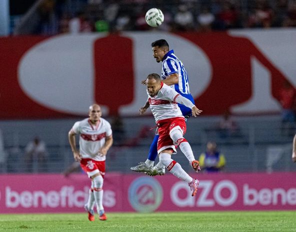CRB vence o CSA, mesmo com um a menos, e abre vantagem na semifinal do Alagoano