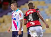 Juan iguala o amigo Júnior Baiano e festeja marca histórica pelo Fla