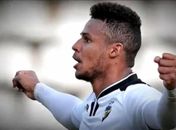 Felipe Barros celebra cinco anos da sua estreia no futebol europeu