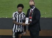 Alagoano Marinho fica com o prêmio de melhor jogador da Copa Libertadores