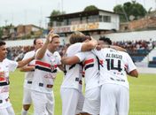 Cercado de craques e com muita festa, Aloísio Chulapa se despede do futebol