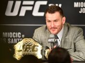 Campeão do UFC, Miocic faz desafio a Joshua: "Sem desculpa"
