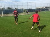 Com Jordy Caicedo, Vitória treina no CT do Grêmio em Porto Alegre
