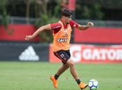 Em novo treino, Barbieri confirma Flamengo com Paquetá no lugar de Diego e testa Trauco