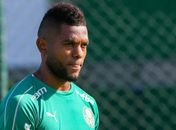 Palmeiras treina sem três titulares e Borja deixa atividade após dividida