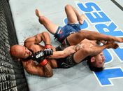 Demetrious Johnson finaliza Ray Borg e bate recorde de Anderson Silva