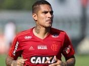 Sem acordo financeiro, Guerrero está mais perto de dar adeus ao Flamengo