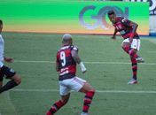 Bruno Henrique erra passe para Gabigol na estreia do Brasileiro 