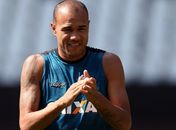 Feliz no Botafogo, atacante Roger relembra vício em álcool e tsunami no Japão