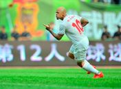 Mazola atuando no futebol chinês